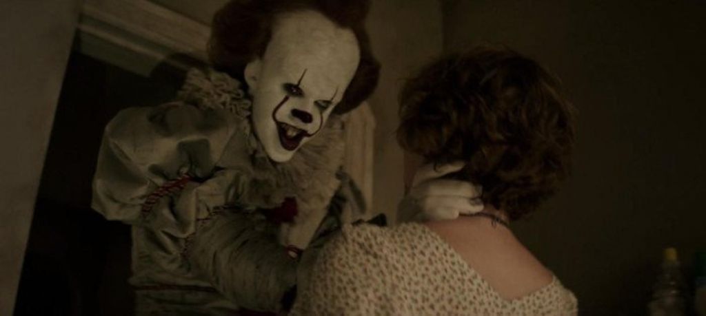 It Pennywise Grabbing Girl